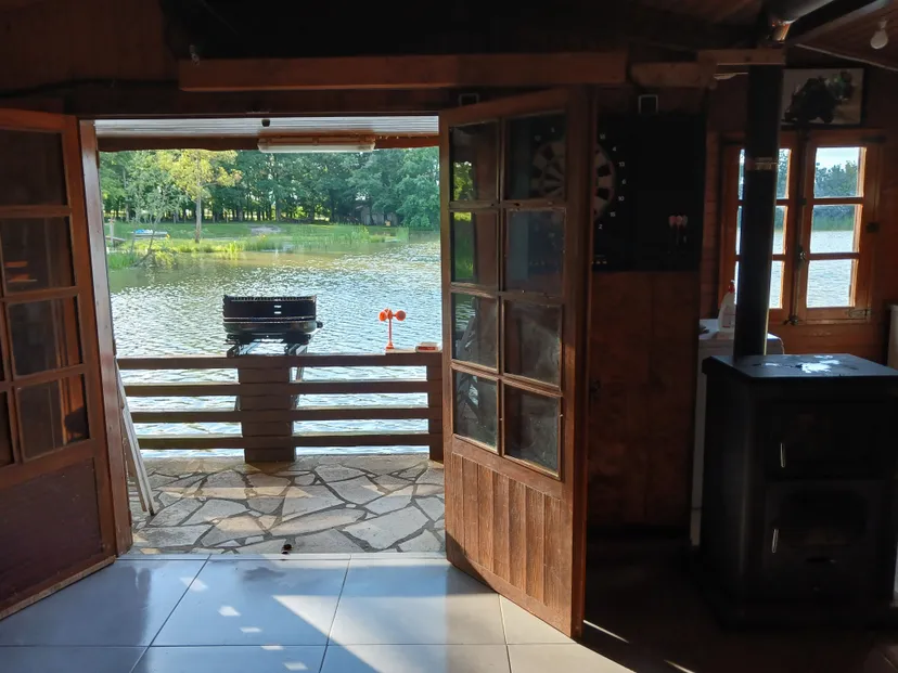 Cabane de pêcheur sur étang d'1 hectare à 30 min de Nantes