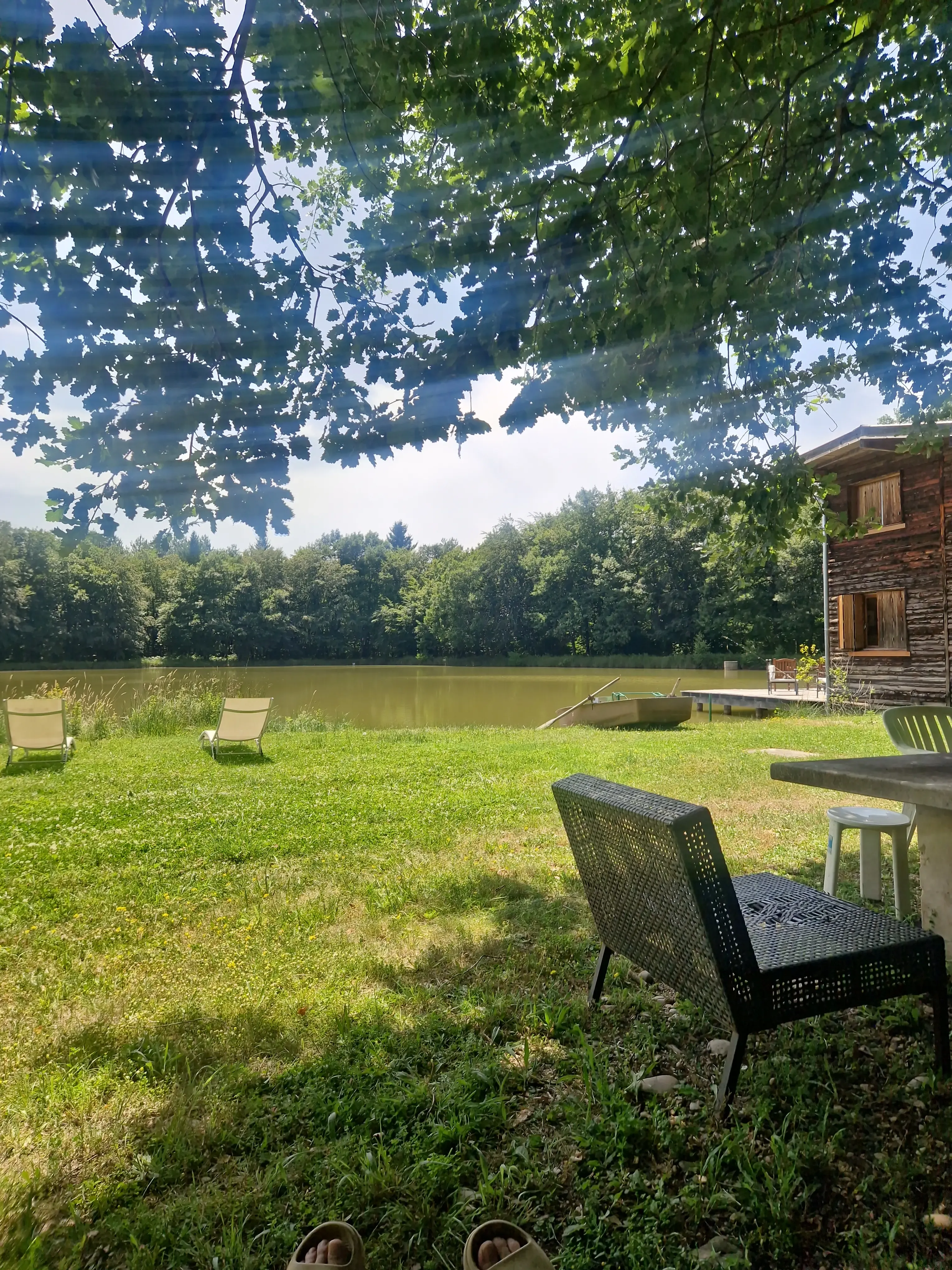 Chalet avec étang privé au cœur d’une propriété de 10 hectares