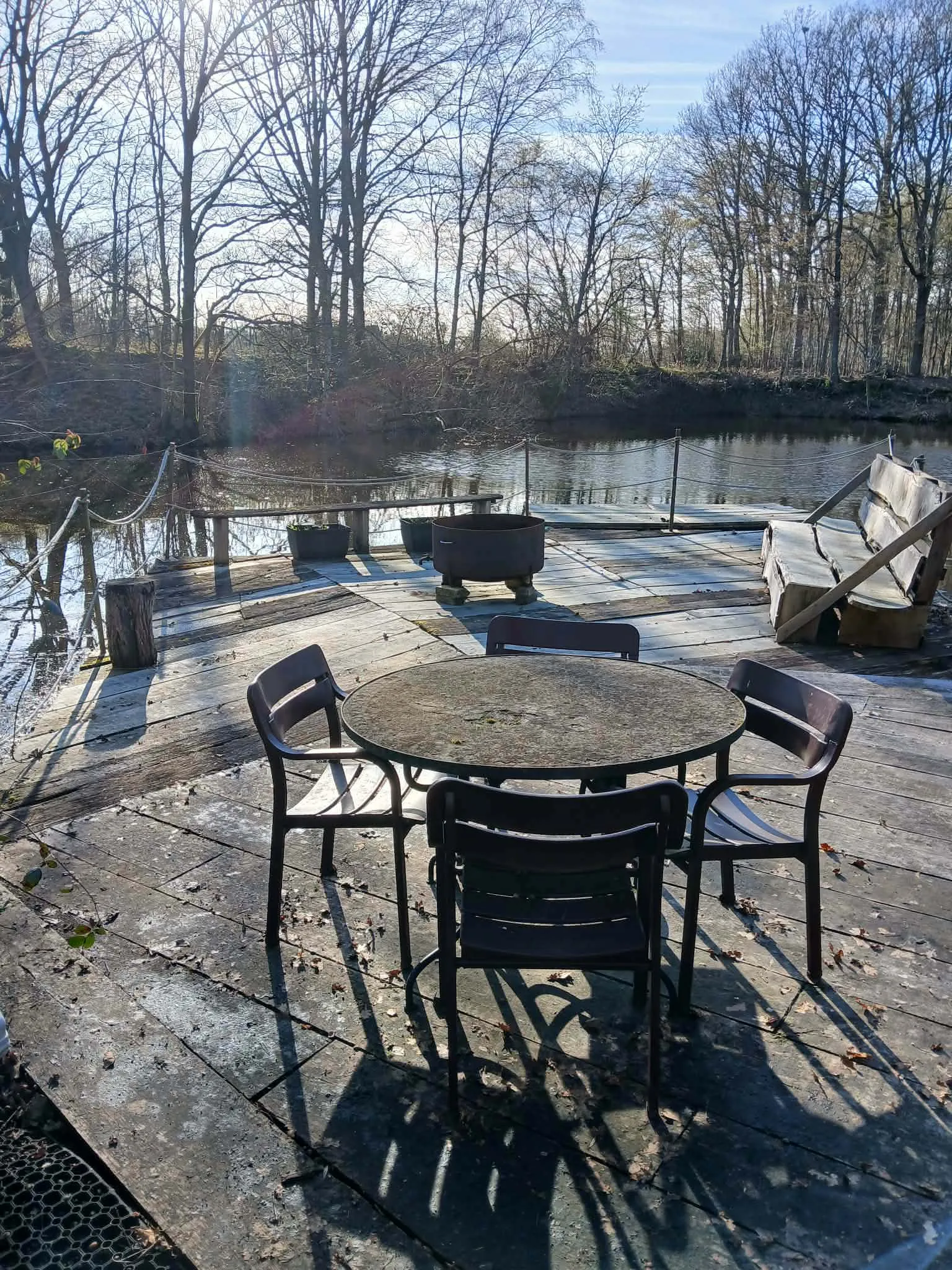 Wild recreational pond fully privatized at 1:50 am from Paris