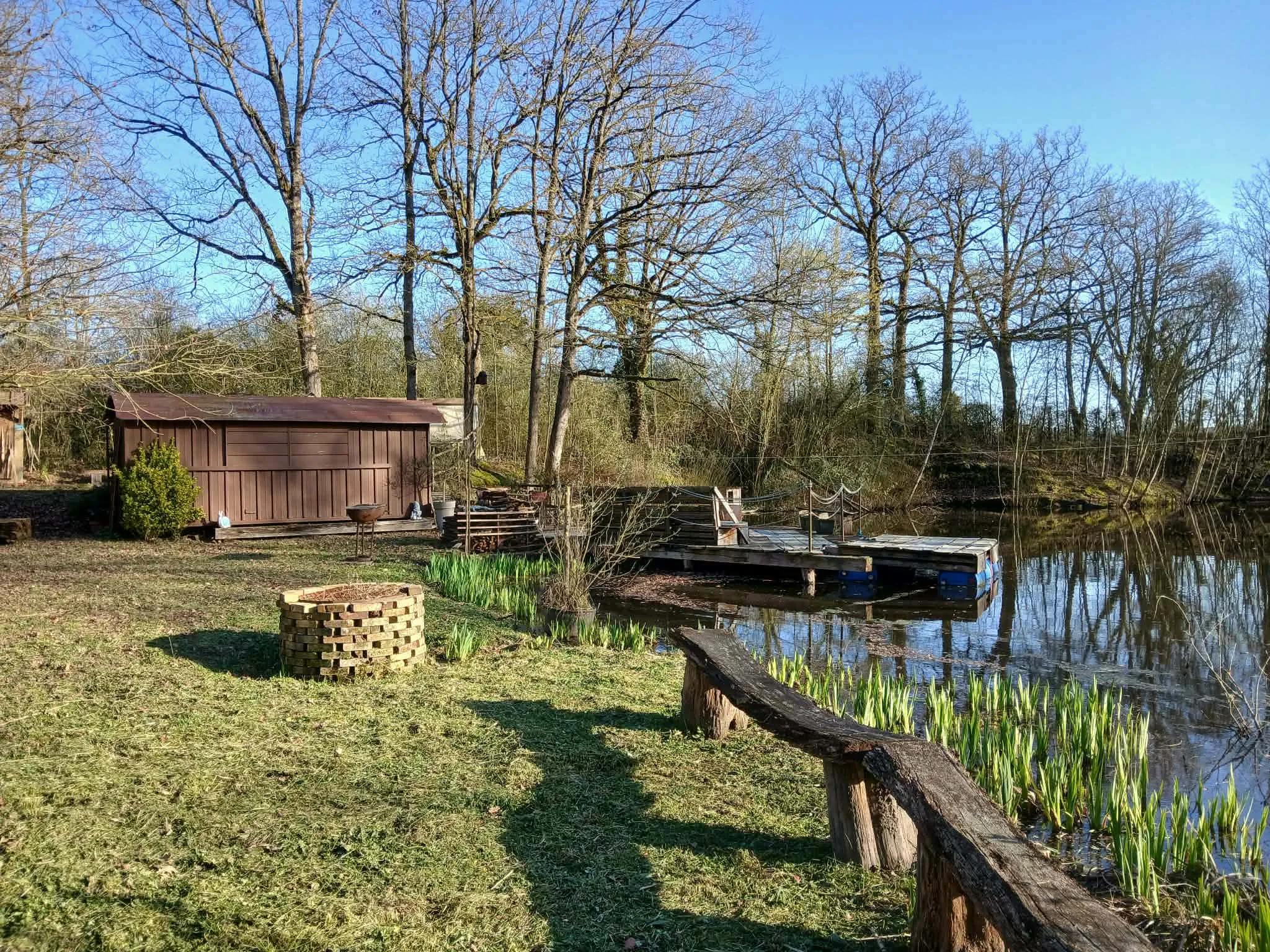 Wild recreational pond fully privatized at 1:50 am from Paris