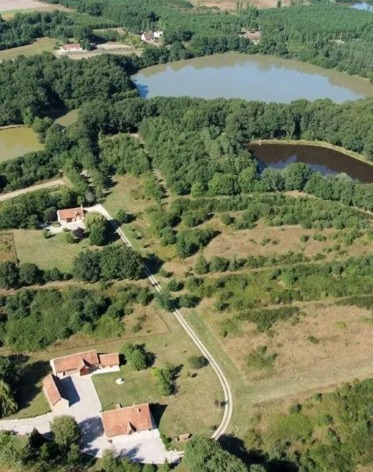 Gîte de pêche sur étang sauvage entièrement privatisé de 2,5 ha à 2 h de Paris
