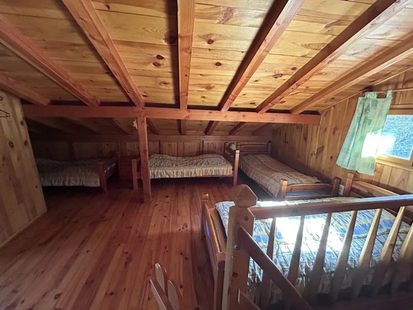 Chalet en bois et pêche au milieu des cerfs sur un domaine de 300 ha à 2h30 de Montpellier