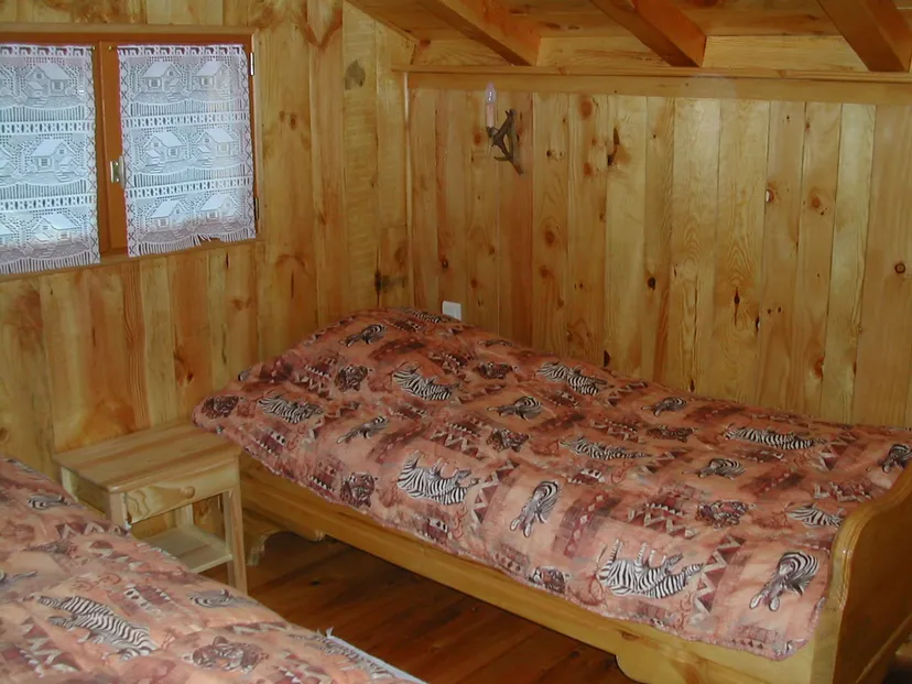 Chalet en bois et pêche au milieu des cerfs sur un domaine de 300 ha à 2h30 de Montpellier