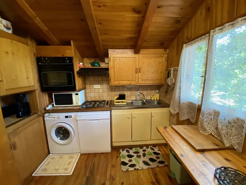 Chalet en bois et pêche au milieu des cerfs sur un domaine de 300 ha à 2h30 de Montpellier
