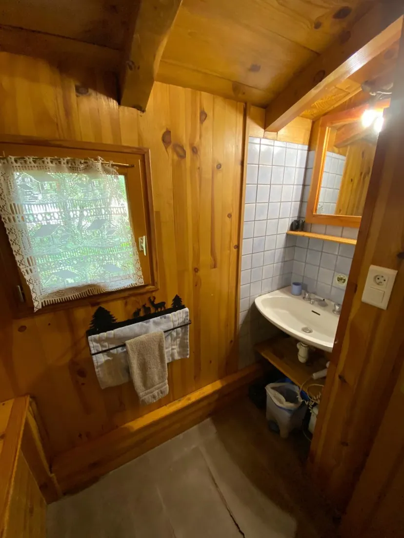 Chalet en bois et pêche au milieu des cerfs sur un domaine de 300 ha à 2h30 de Montpellier