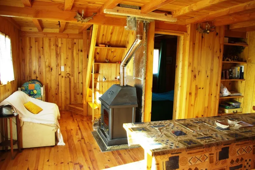 Chalet en bois et pêche au milieu des cerfs sur un domaine de 300 ha à 2h30 de Montpellier