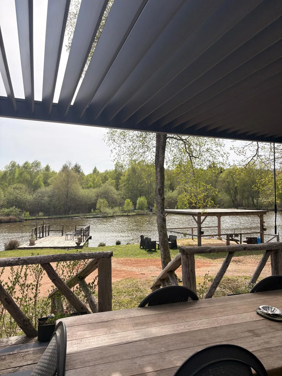 Pêche sur étang privé de 2 ha au cœur du Morvan avec chalet isolé et tipi à 1h30 de Dijon