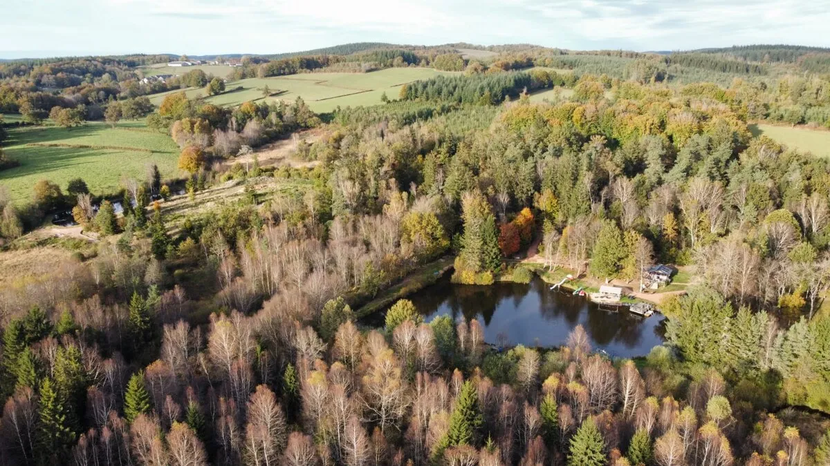 Pêche sur étang privé de 2 ha au cœur du Morvan avec chalet isolé et tipi à 1h30 de Dijon