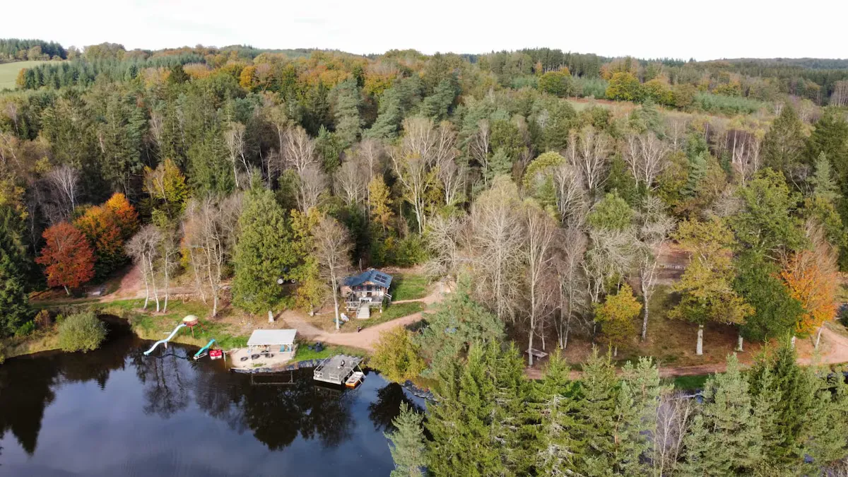 Pêche sur étang privé de 2 ha au cœur du Morvan avec chalet isolé et tipi à 1h30 de Dijon