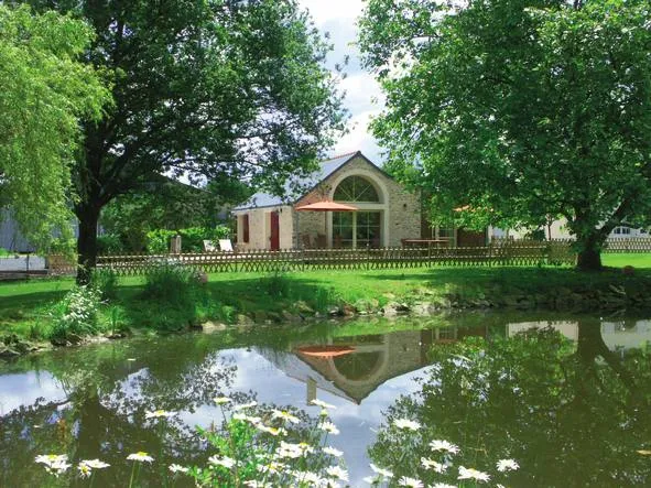 Gîte de pêche avec étang de 1500 m² à 25 min de Nantes