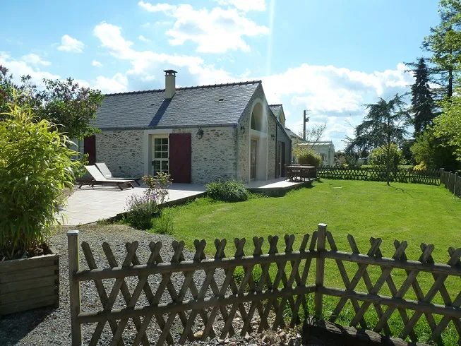 Gîte de pêche avec étang de 1500 m² à 25 min de Nantes