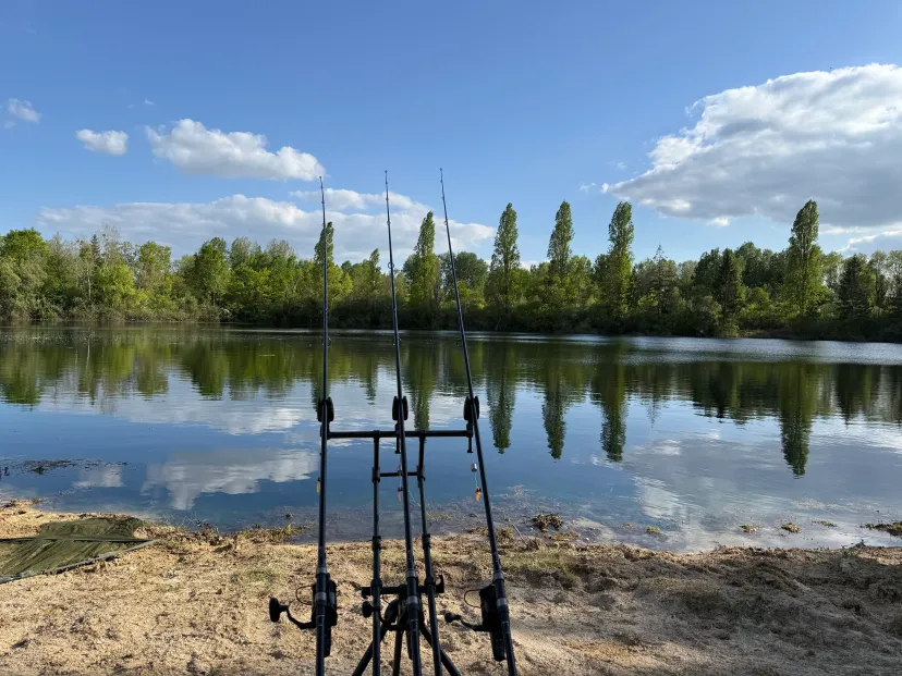 Geodetic bubble at the edge of a 5.44 ac private pond in Seine-et-Marne