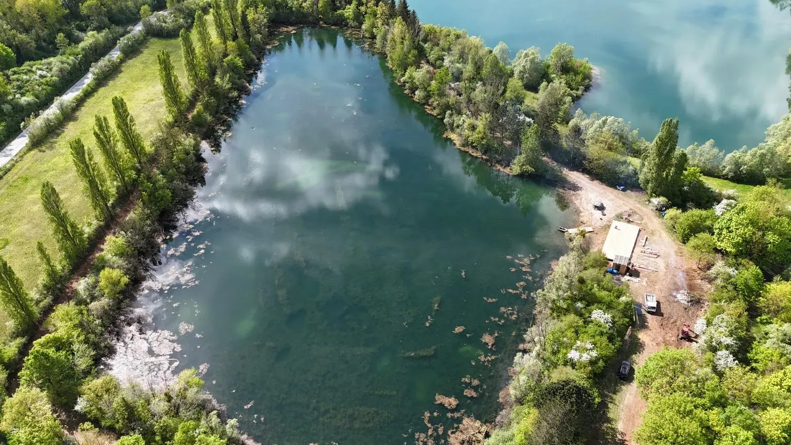 Geodetic bubble at the edge of a 5.44 ac private pond in Seine-et-Marne