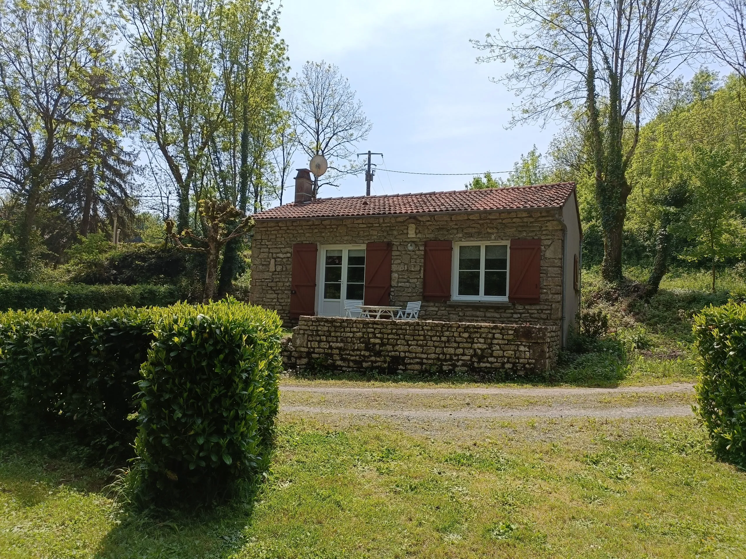 Gîte de pêche de rivière au bord de l'Autize au cœur d’une nature préservée à 1h de la Rochelle