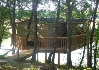 Cabane perchée sur étang privé 2ha, proche d'Auch, pêche no kill
