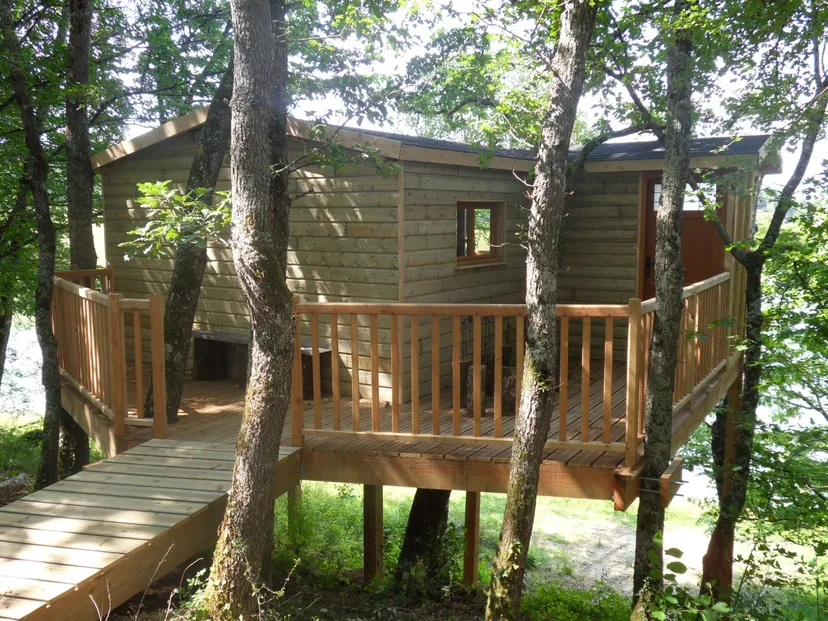 Cabane perchée sur étang privé 2ha, proche d'Auch, pêche no kill
