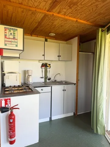 chalets entre prairies et étang de 2ha, proche de bergerac, étang