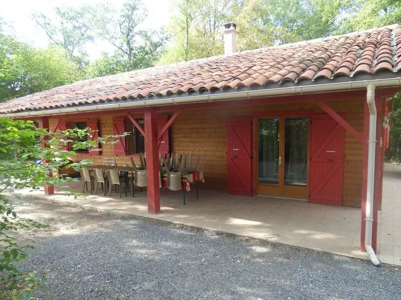 Gîte de groupe avec étang de 2ha pour 13 personnes, proche de Bergerac