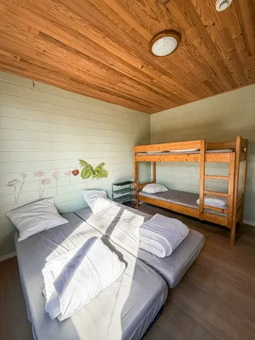 Gîte de groupe avec étang de 2ha pour 13 personnes, proche de Bergerac