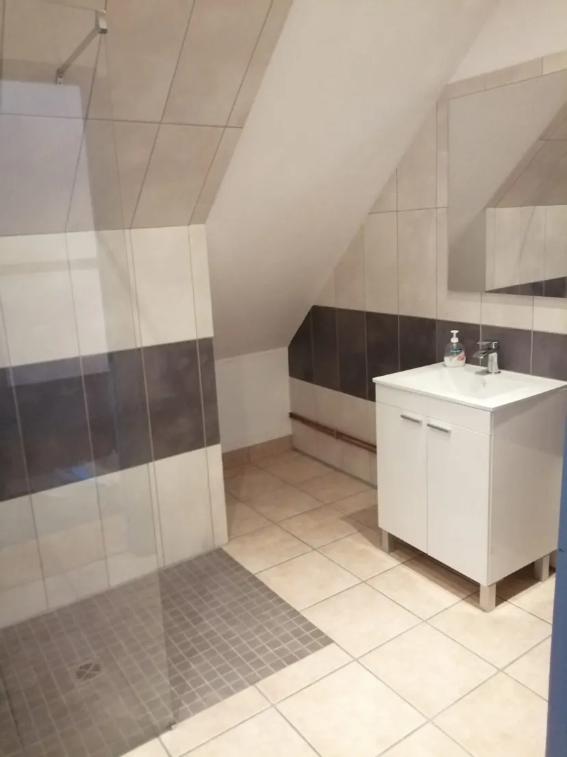 Gite de pêche avec étang privé de 1500m², proche de montluçon, gîte et pêche familiale