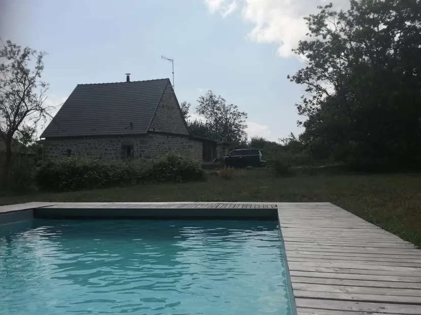 Gite de pêche avec étang privé de 1500m², proche de montluçon, gîte et pêche familiale