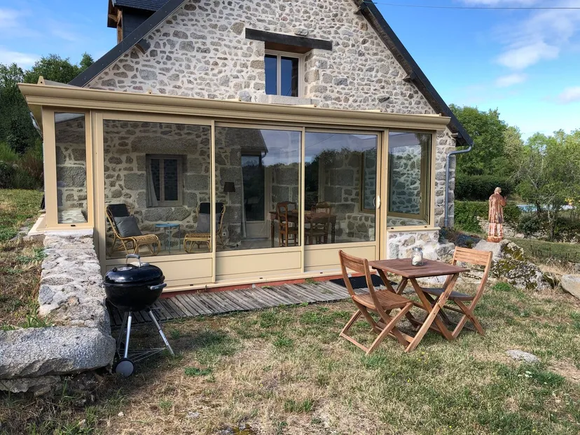 Gite de pêche avec étang privé de 1500m², proche de montluçon, gîte et pêche familiale