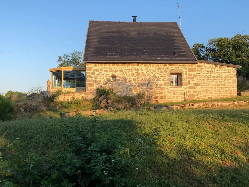 Gite de pêche avec étang privé de 1500m², proche de montluçon, gîte et pêche familiale