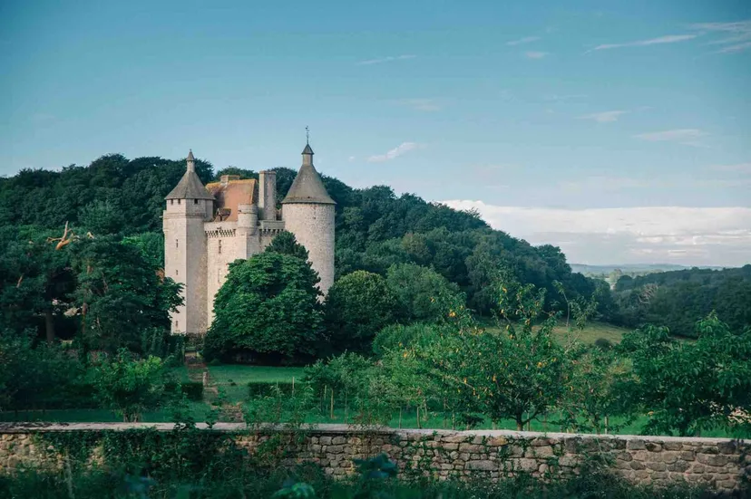 Gite de pêche avec étang privé de 1500m², proche de montluçon, gîte et pêche familiale