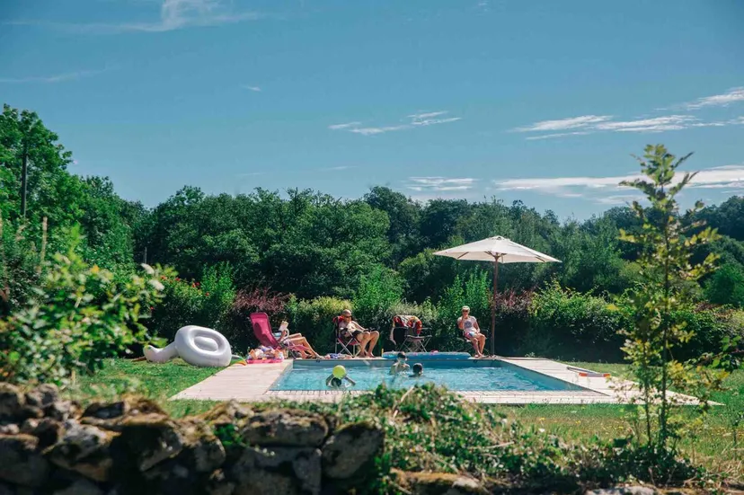 Gite de pêche avec étang privé de 1500m², proche de montluçon, gîte et pêche familiale