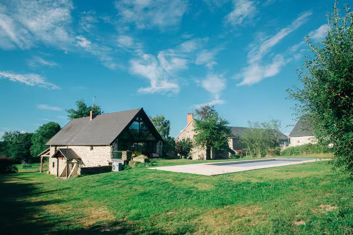 Gîte familial avec étang privatif de 0,15 ha en Nouvelle-Aquitaine