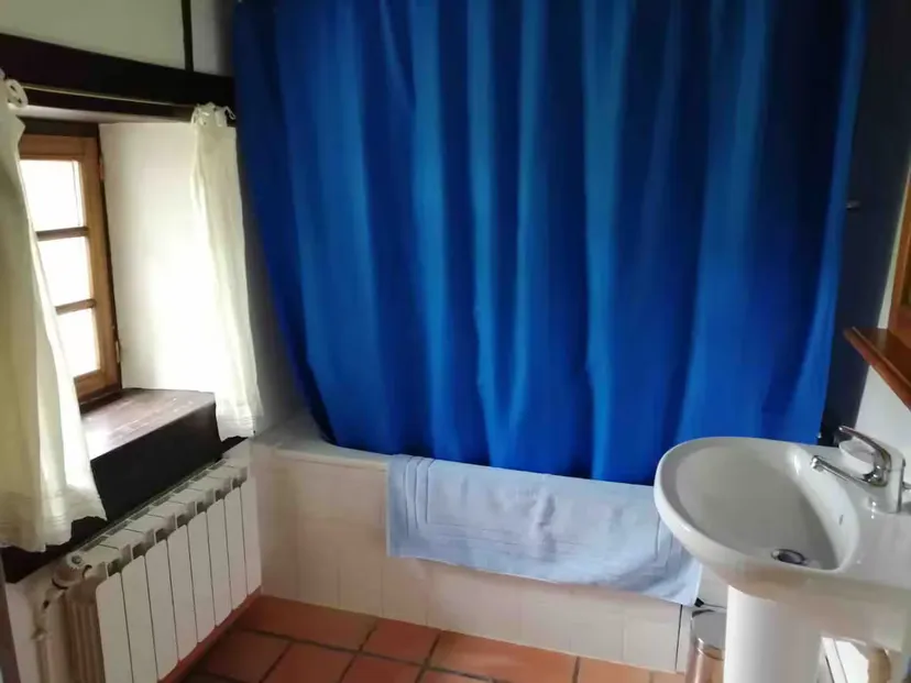 Gîte familial avec étang privatif de 0,15 ha en Nouvelle-Aquitaine