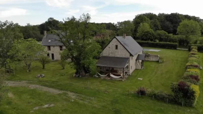 Gîte familial avec étang privatif de 0,15 ha en Nouvelle-Aquitaine