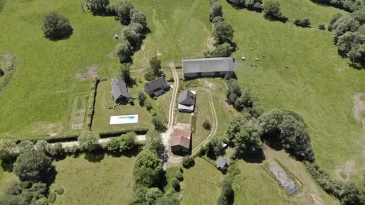 Gîte familial avec étang privatif de 0,15 ha en Nouvelle-Aquitaine