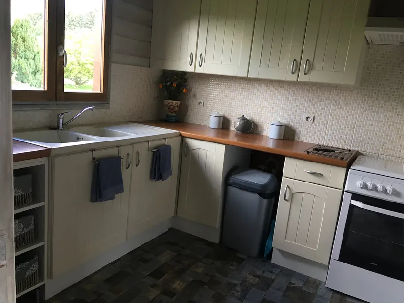 Chalet forestier avec piscine au bord de l'eau, proche de nancy