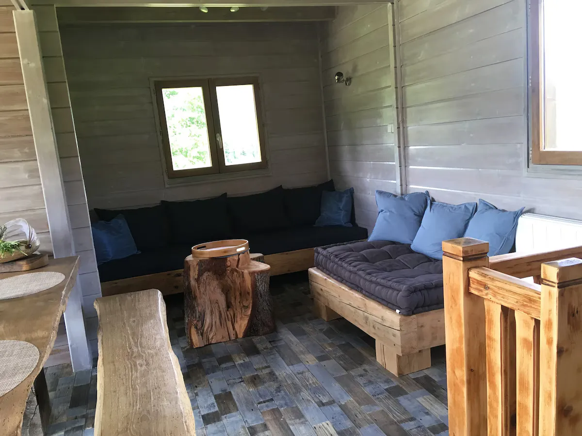 Chalet forestier avec piscine au bord de l'eau, proche de nancy