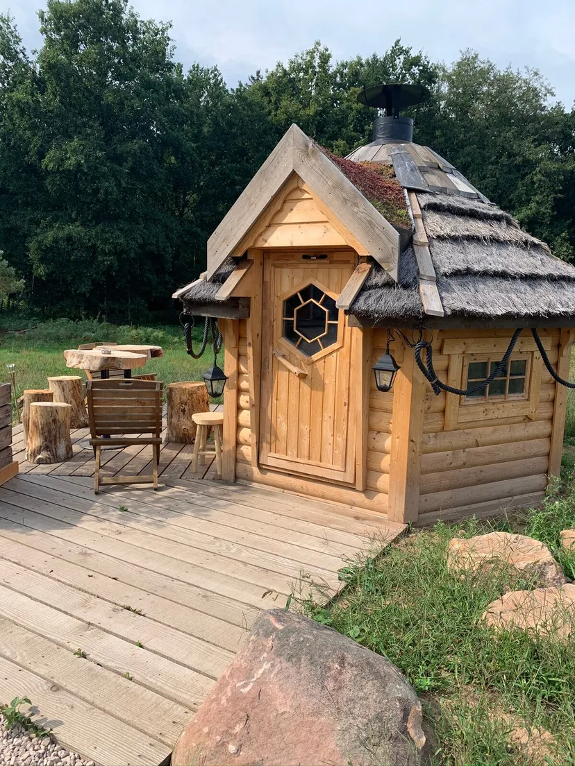 Chalet forestier avec piscine au bord de l'eau, proche de nancy