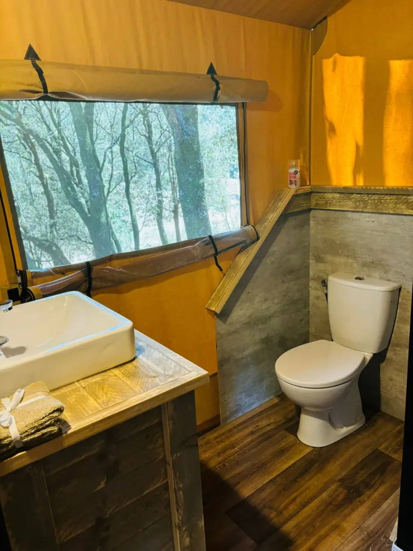Gîte de pêche en Corse-du-Sud, rivière sauvage proche de Ajaccio, chalet nature