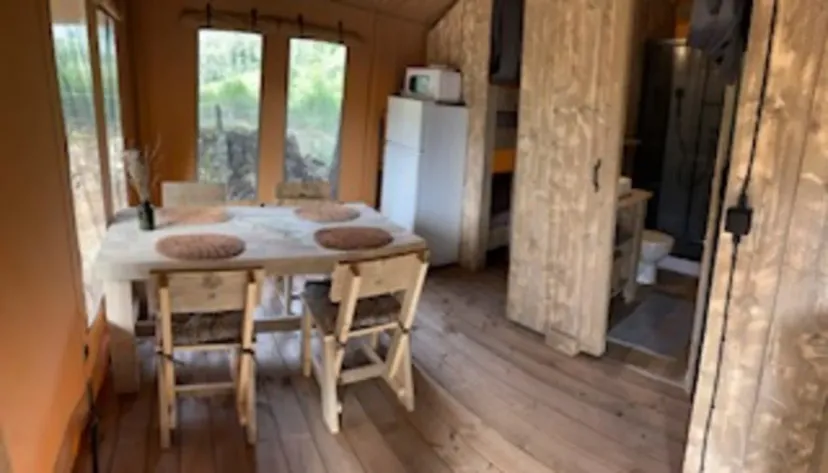 Gîte de pêche en Corse-du-Sud, rivière sauvage proche de Ajaccio, chalet nature