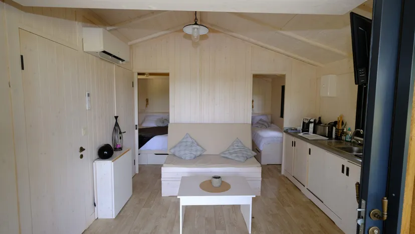 Chalet sur pilotis avec une grande terrasse pour 4 personnes