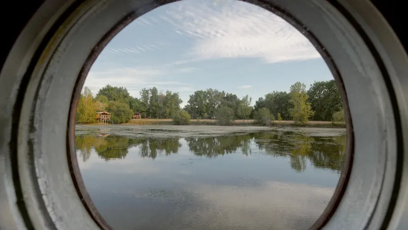 Bateau sur étang privé de 3 ha en Dordogne