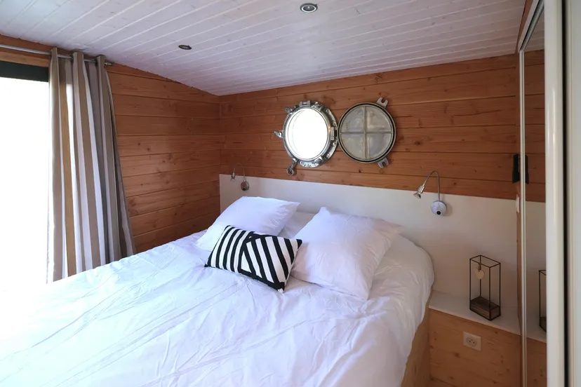 Bateau sur étang privé de 3 ha en Dordogne