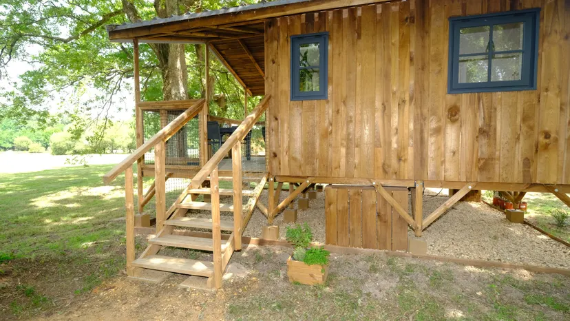 Chalet sur pilotis pour deux personnes avec étang privé