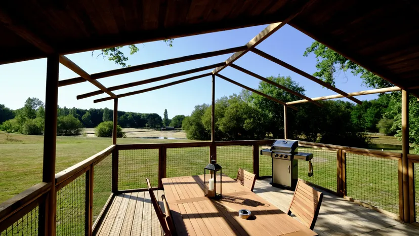 Chalet sur pilotis avec une grande terrasse pour 4 personnes