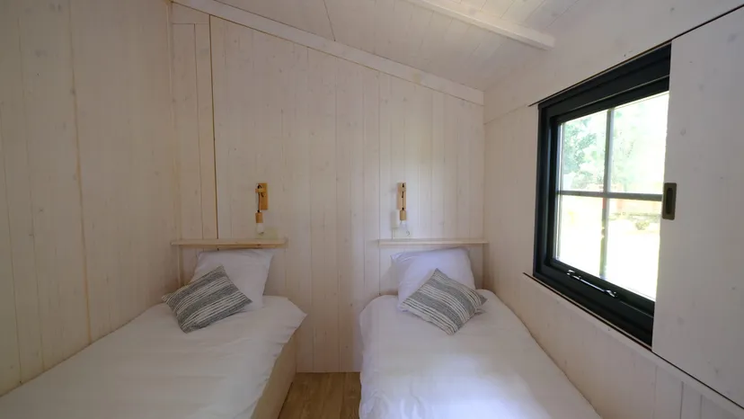 Chalet sur pilotis avec une grande terrasse pour 4 personnes