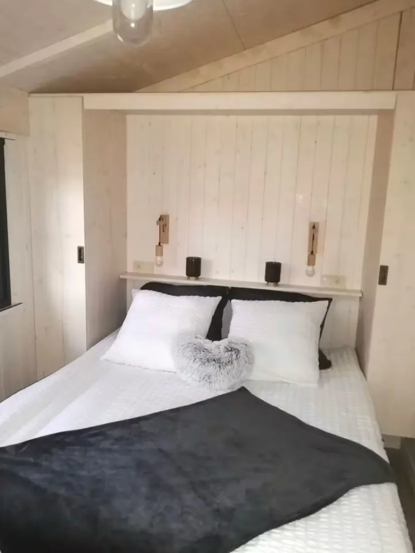 Chalet 4/6 personnes sur pilotis avec étang de 3 ha