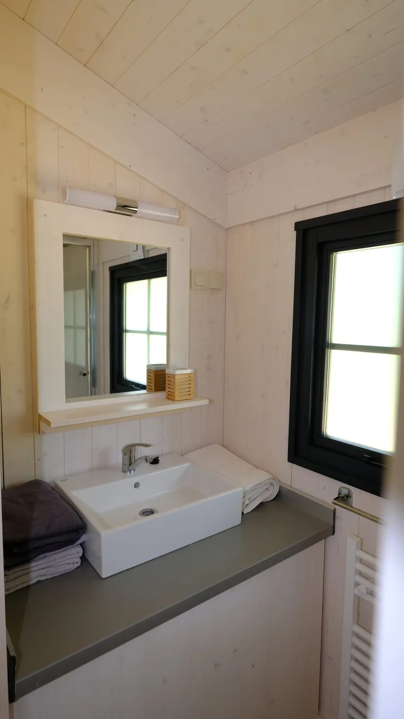 Chalet sur pilotis pour 4 personnes avec étang privé