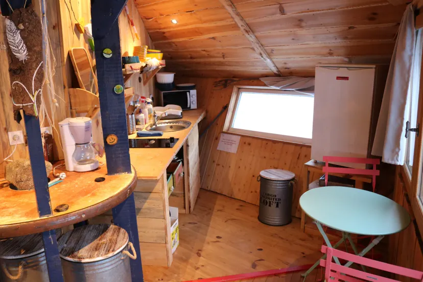 Tiny house atypique et 3 étangs de pêche, proche de saint-étienne, étangs de montagne