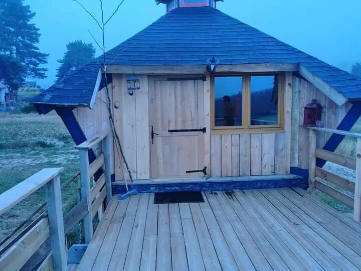 Tiny house atypique et 3 étangs de pêche, proche de saint-étienne, étangs de montagne