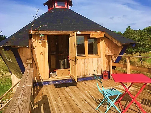 Tiny house atypique et 3 étangs de pêche, proche de saint-étienne, étangs de montagne