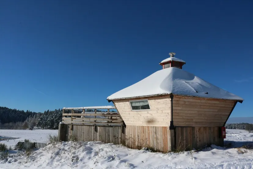 Tiny house atypique et 3 étangs de pêche, proche de saint-étienne, étangs de montagne